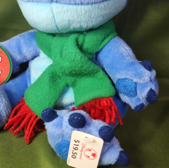 NWT Disney Store Lilo & Stitch Musical Dancing Animatronic Christmas 8" Plush - Picture 4 of 9